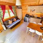 Bursztynowa Osada Lodge *