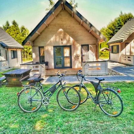 Alojamento de Turismo Selvagem Bursztynowa Osada Kopalino