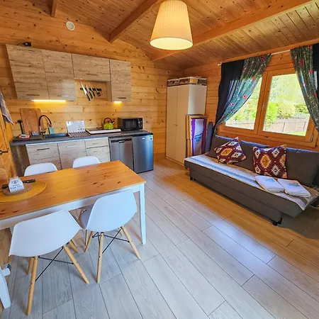 Bursztynowa Osada Lodge