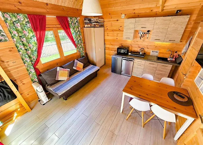 Bursztynowa Osada Lodge *