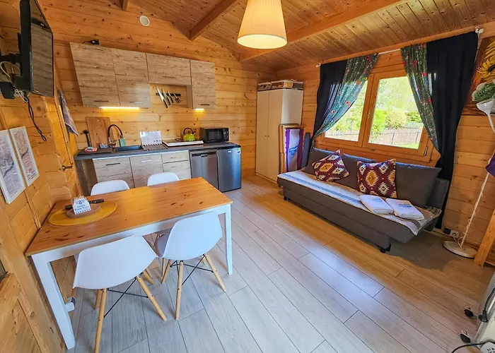 Bursztynowa Osada Lodge